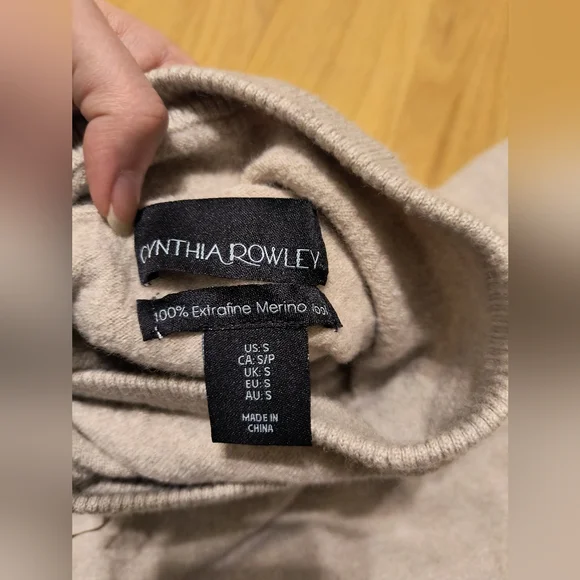 Cropped merino sweater - Picture 5 of 6